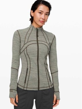 Lululemon Define Jacket
Wee Are From Space Sage Dark Olive✨✨